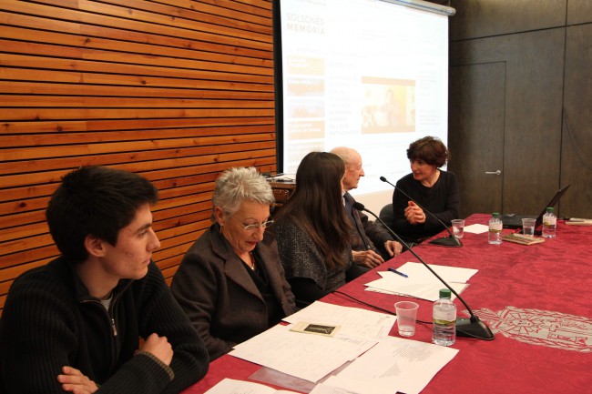 Un moment de la taula rodona, amb Esther Miralles (dreta) interpel·lant Francesc Casafont.